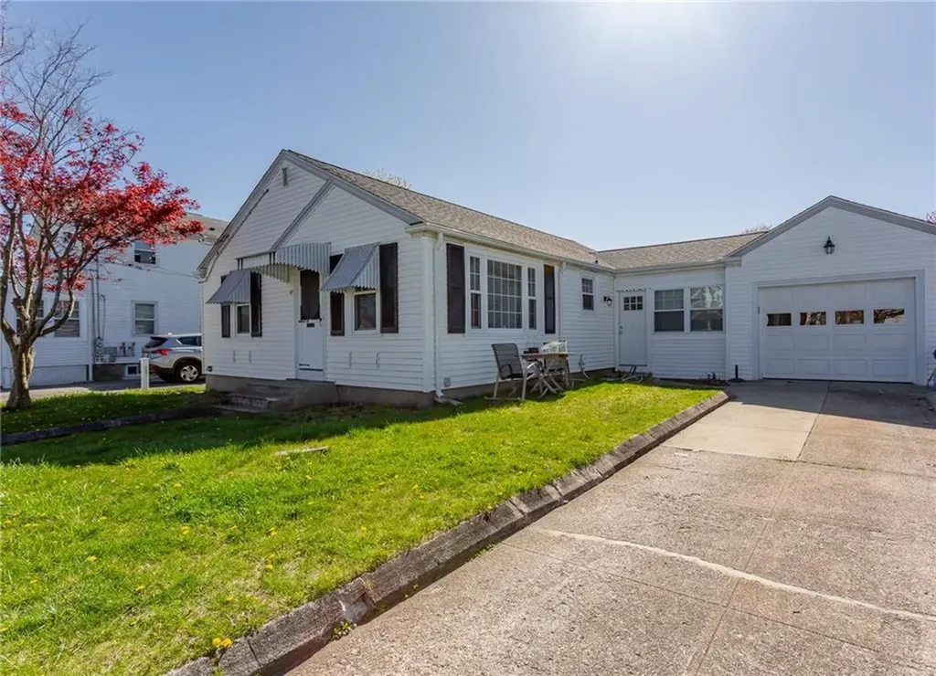 47 Byron Avenue Pawtucket RI 02861
