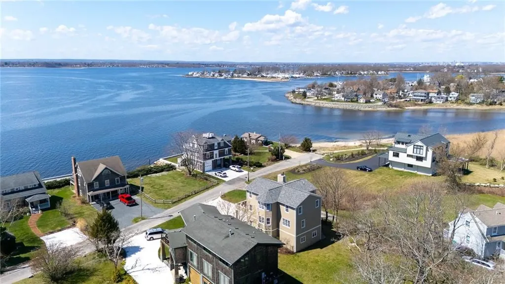 11 Willow Way Barrington RI 02806