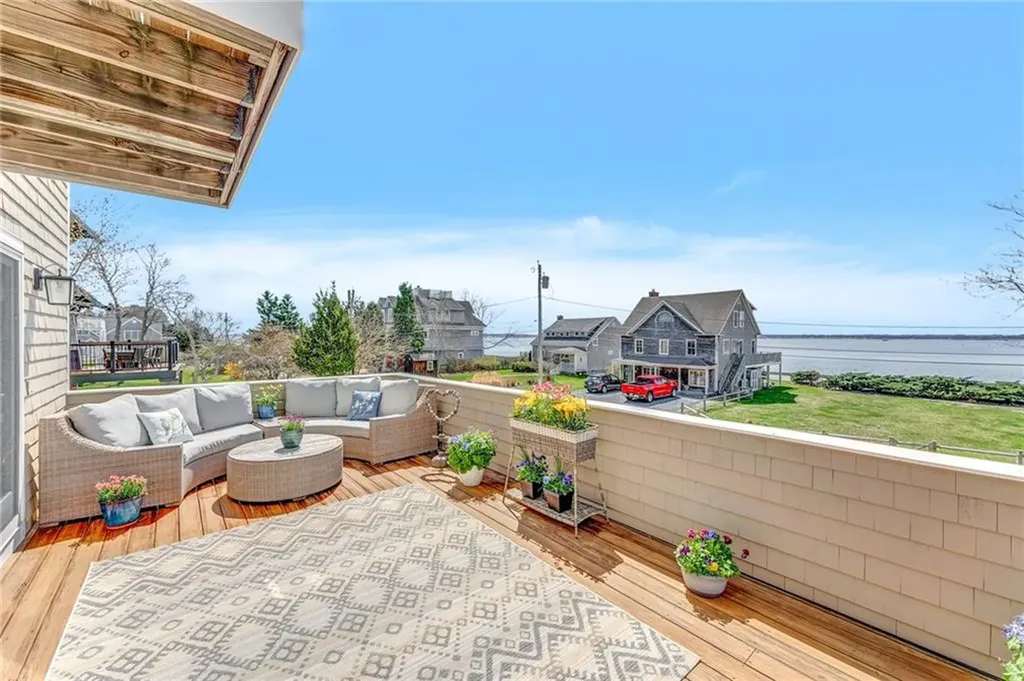 11 Willow Way Barrington RI 02806