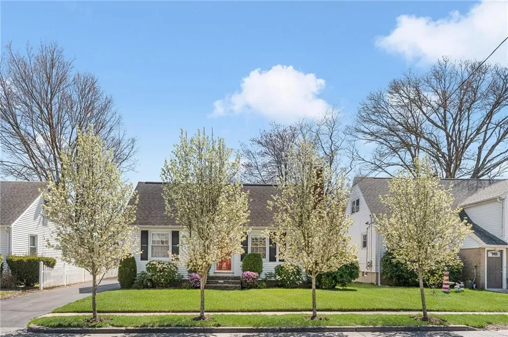 260 Aqueduct Road Cranston RI 02910