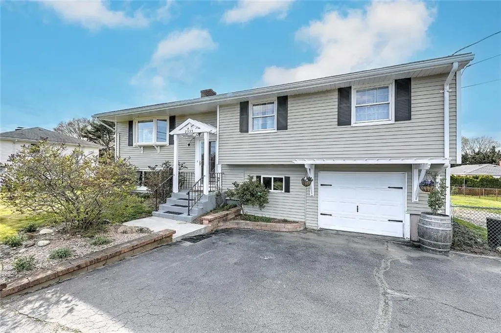 2335 West Main Road Portsmouth RI 02871