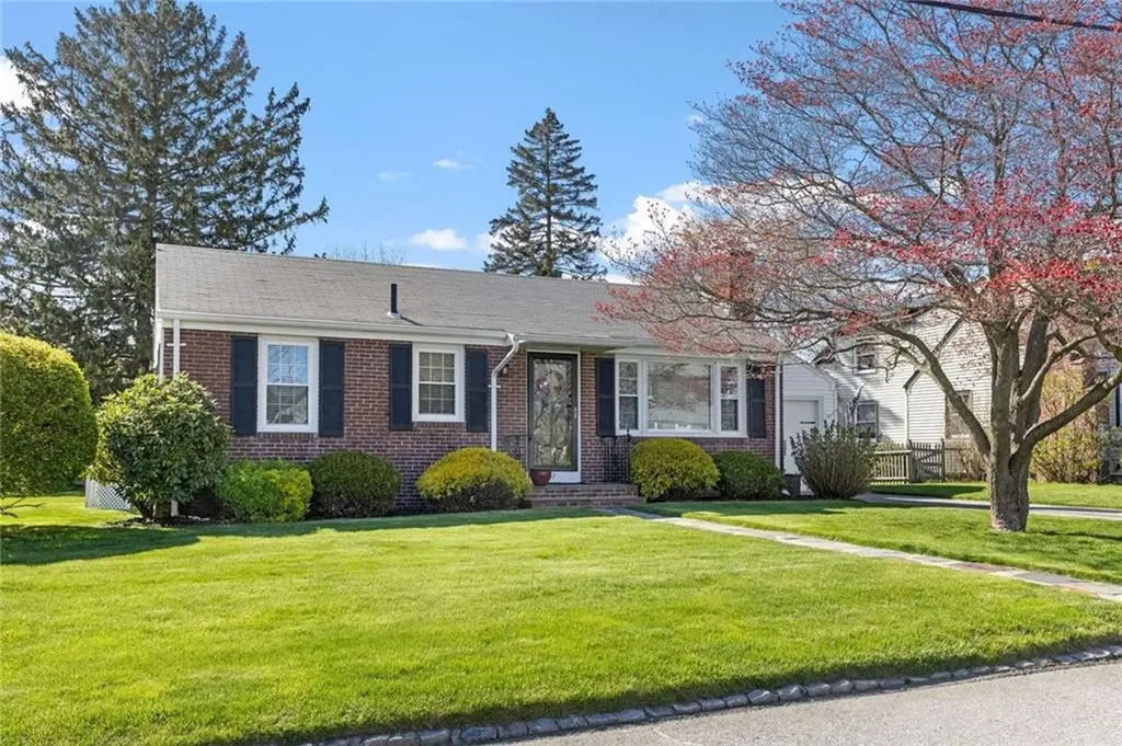 47 Willow Drive Cranston RI 02920