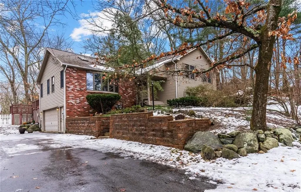 8 Bay Road Barrington RI 02806