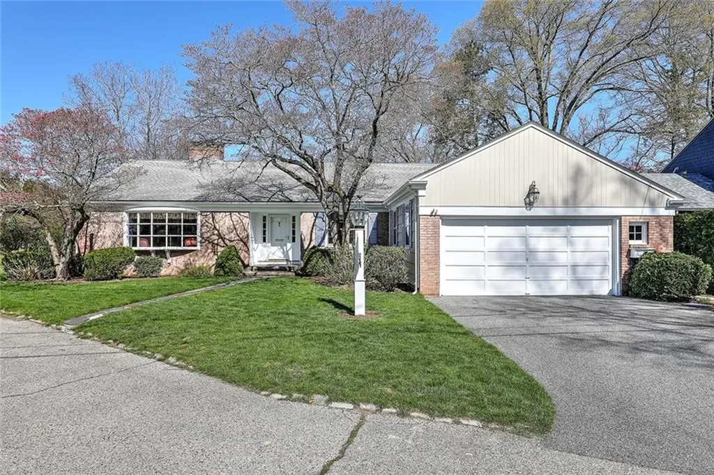 41 Berwick Place East Providence RI 02916