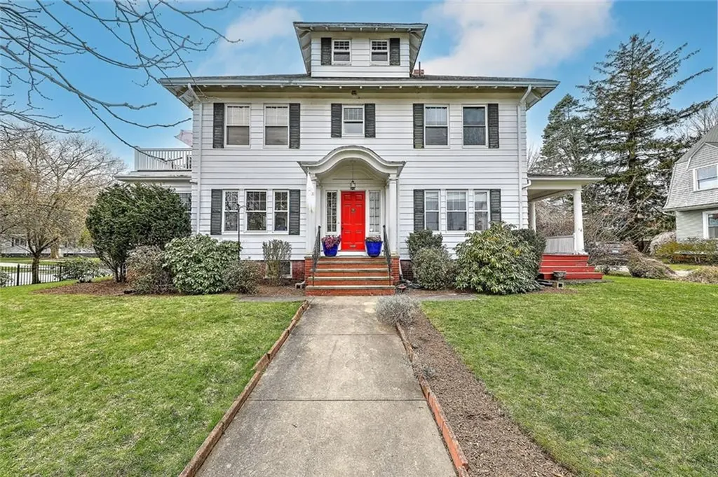 1391 Narragansett Boulevard Cranston RI 02905