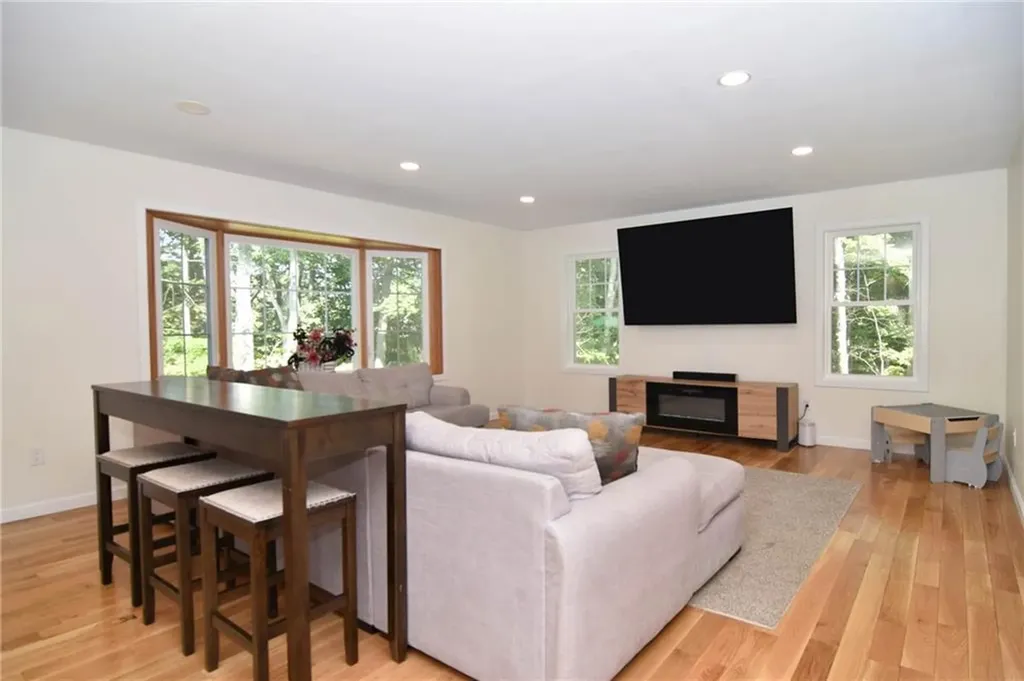 87 R Scituate Avenue Johnston RI 02919
