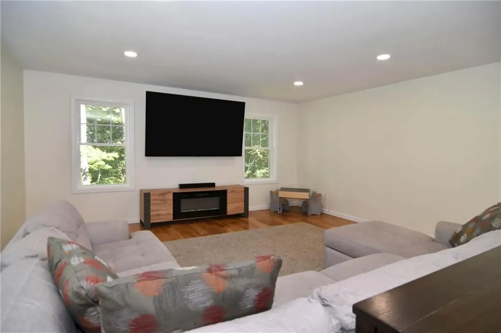 87 R Scituate Avenue Johnston RI 02919