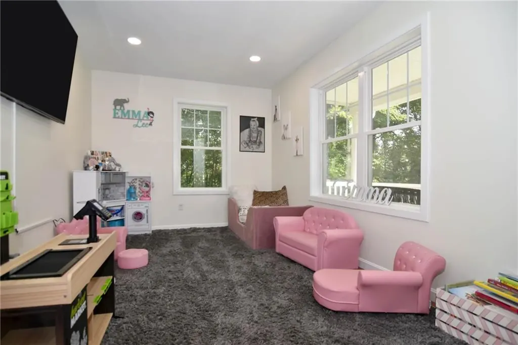 87 R Scituate Avenue Johnston RI 02919
