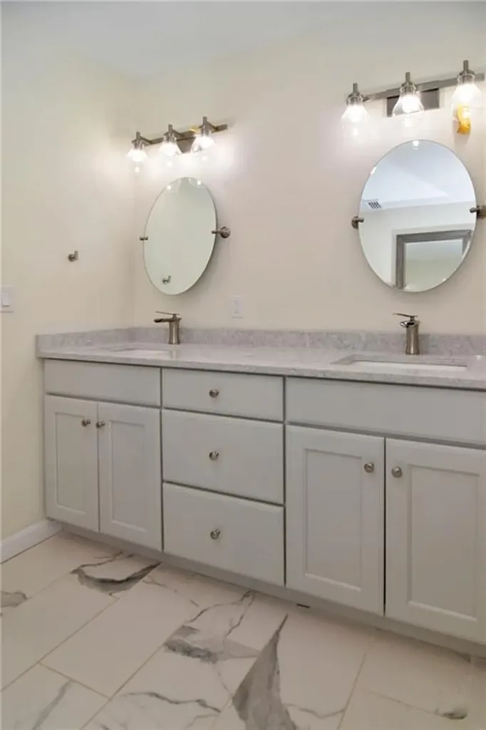 87 R Scituate Avenue Johnston RI 02919