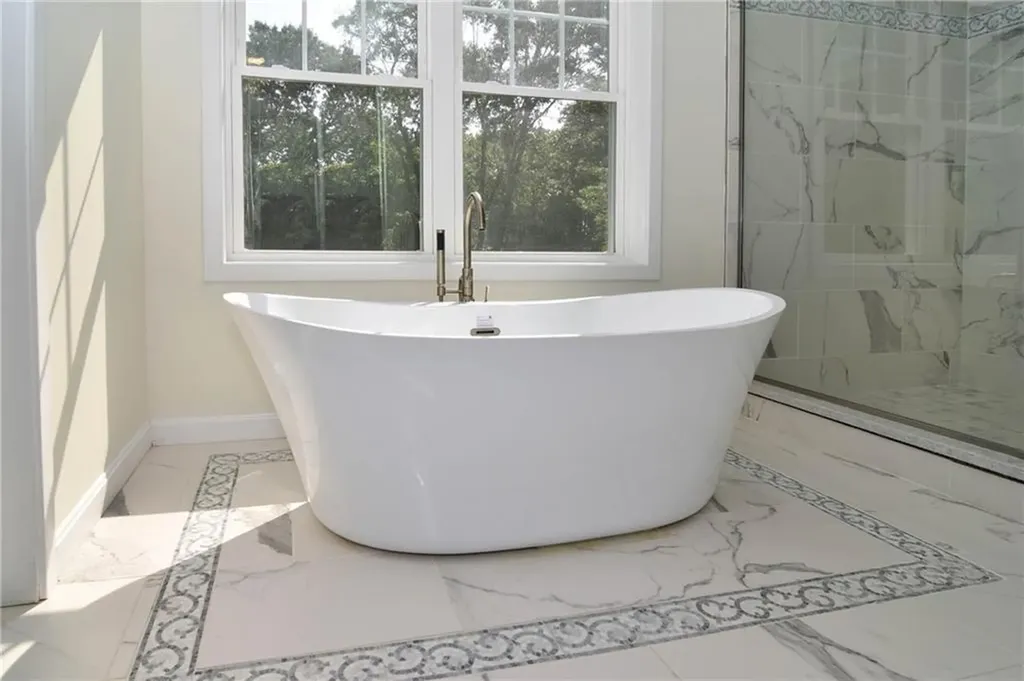87 R Scituate Avenue Johnston RI 02919