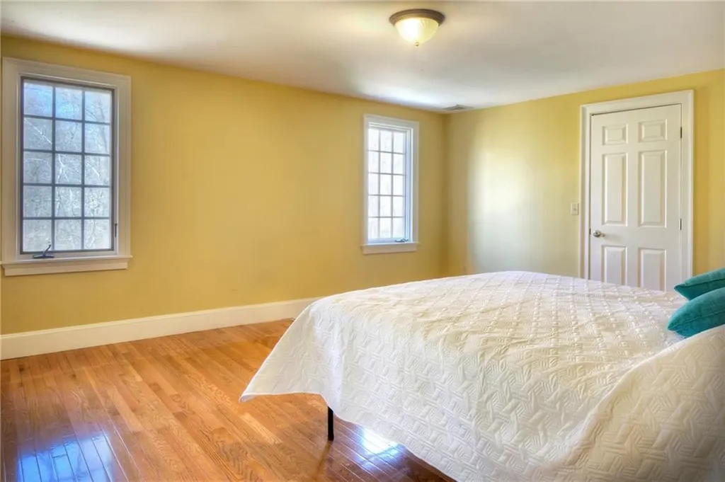 60 Morning Dove Drive Tiverton RI 02878
