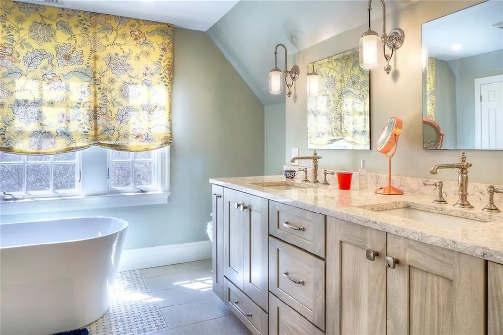 60 Morning Dove Drive Tiverton RI 02878