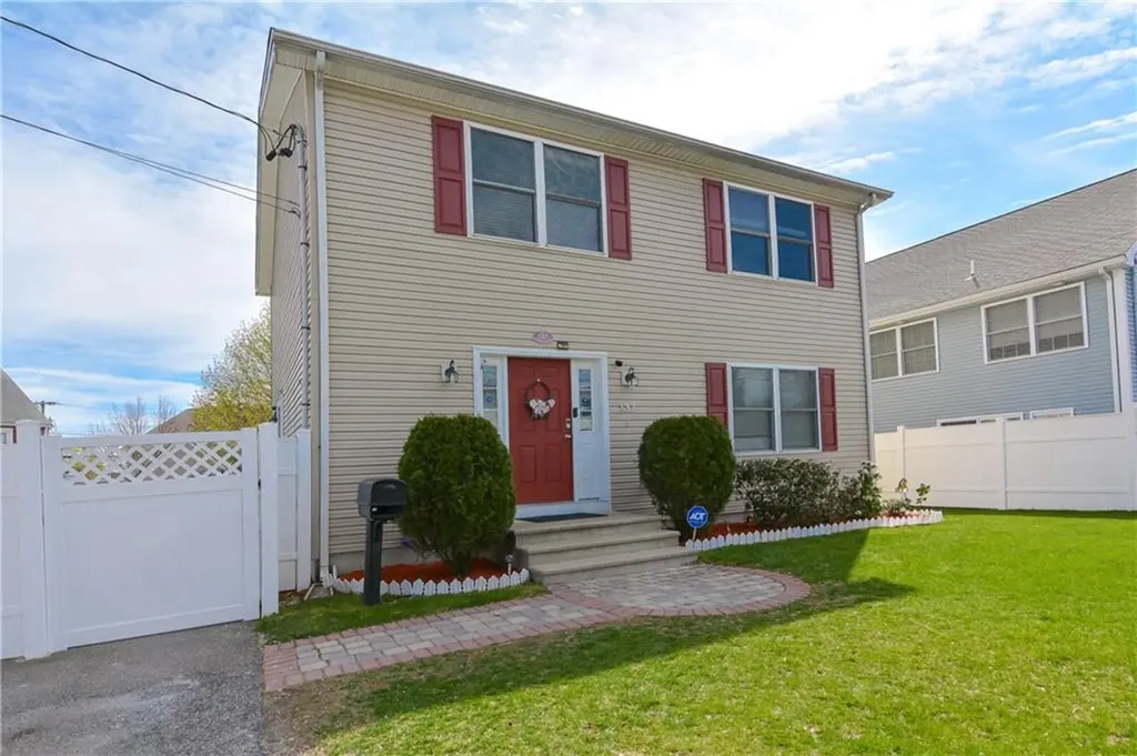 137 Stearns Street Pawtucket RI 02861