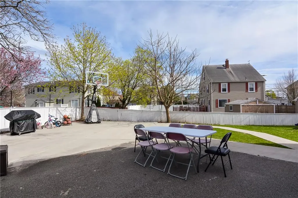 137 Stearns Street Pawtucket RI 02861