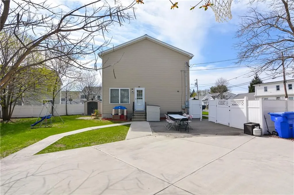 137 Stearns Street Pawtucket RI 02861