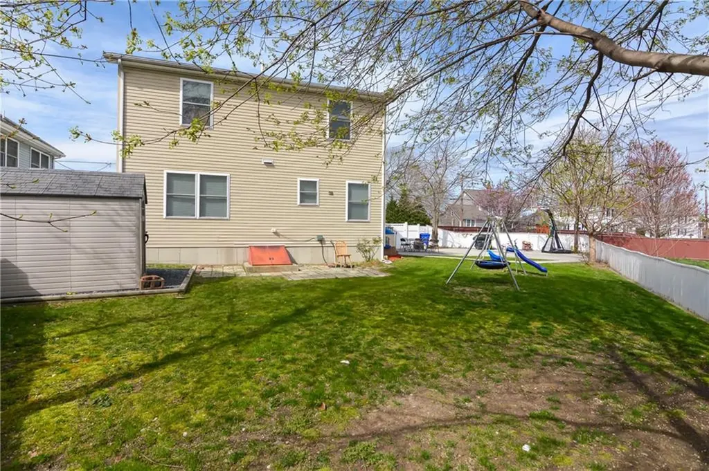 137 Stearns Street Pawtucket RI 02861