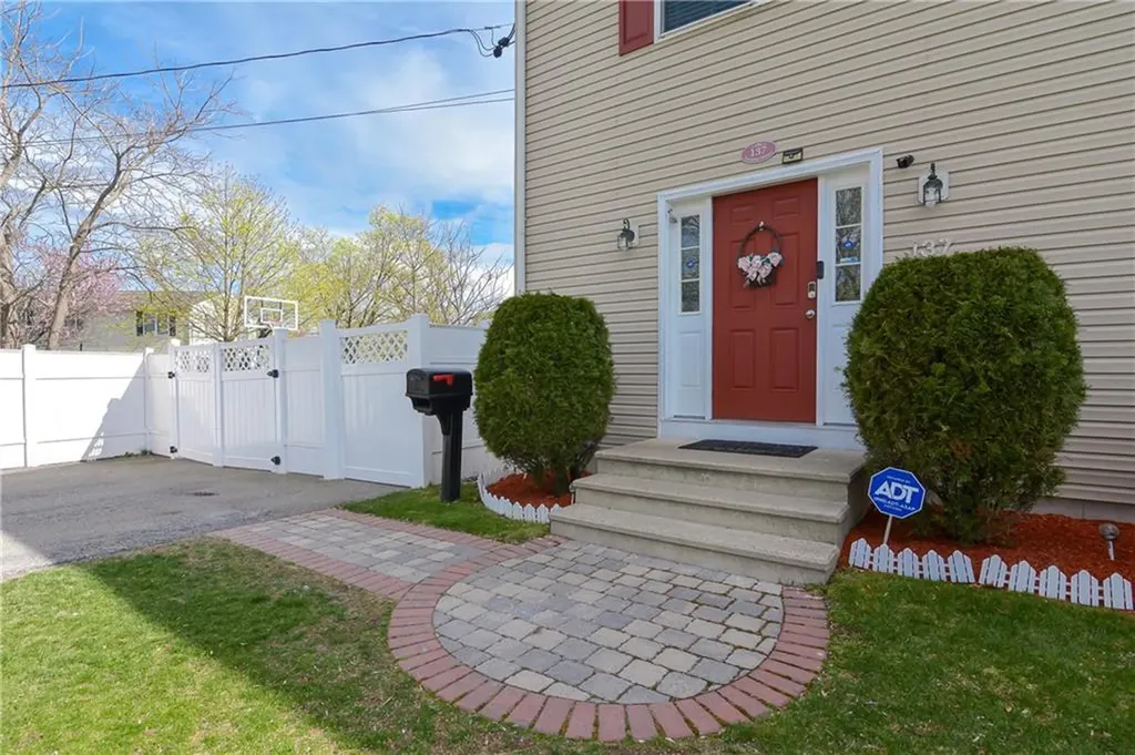 137 Stearns Street Pawtucket RI 02861