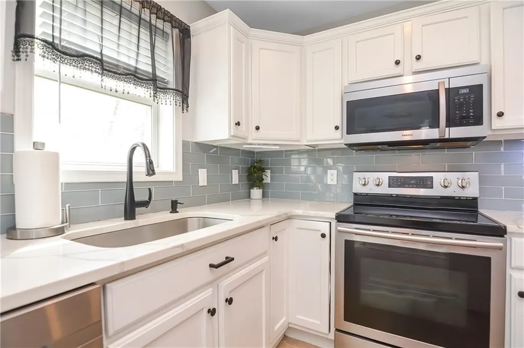 137 Stearns Street Pawtucket RI 02861