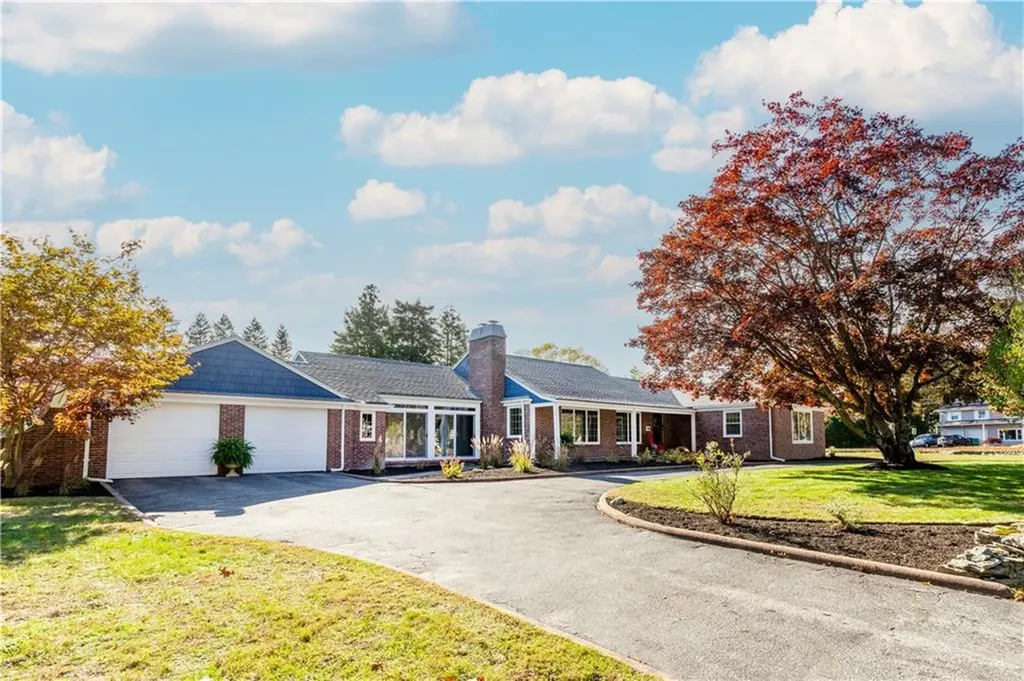 140 Miantonomo Drive Warwick RI 02888