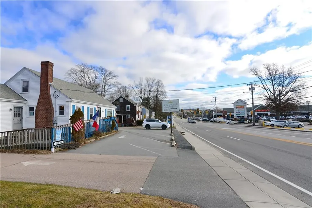 72 East Main Road Middletown RI 02842