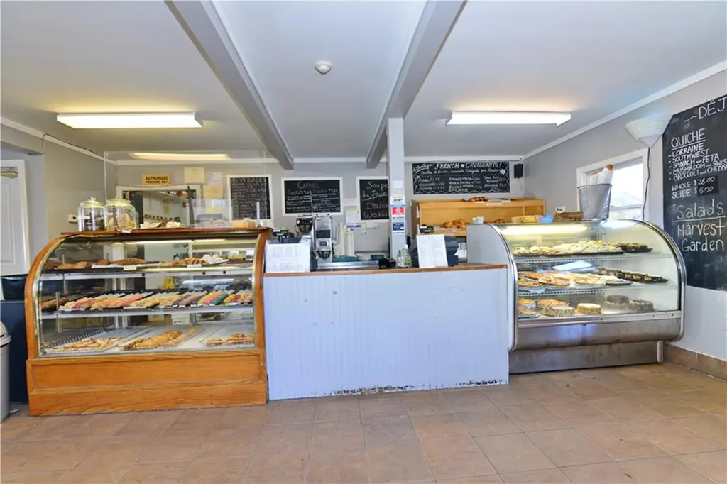 72 East Main Road Middletown RI 02842