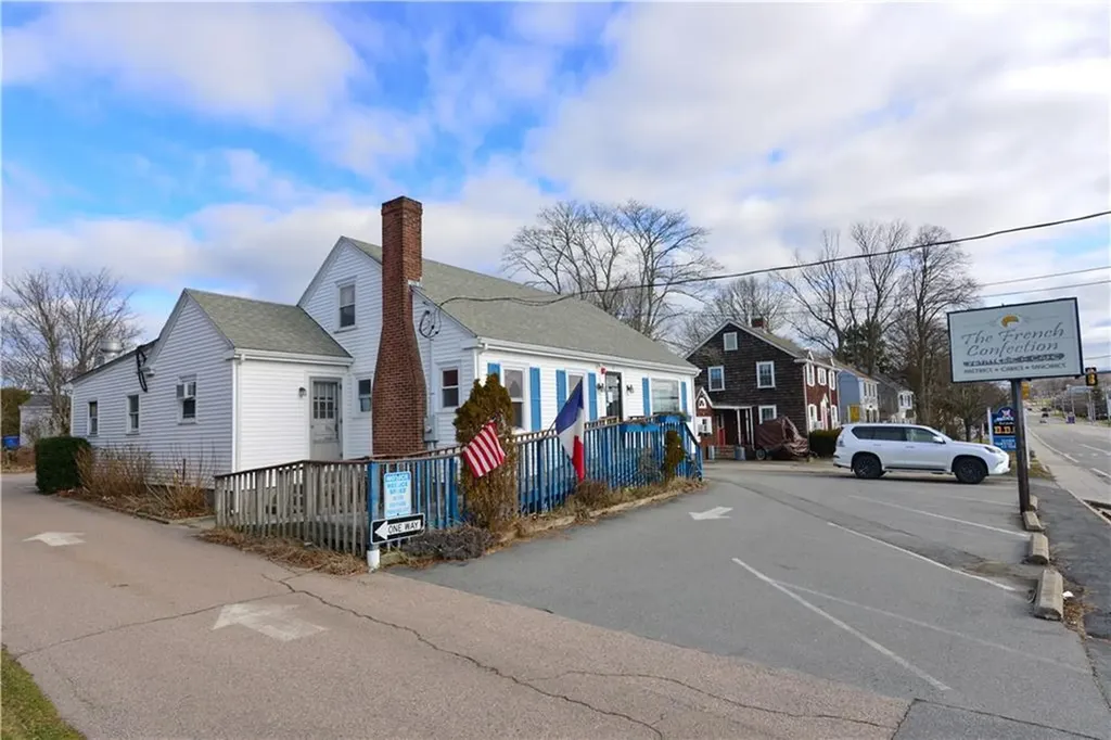 72 East Main Road Middletown RI 02842