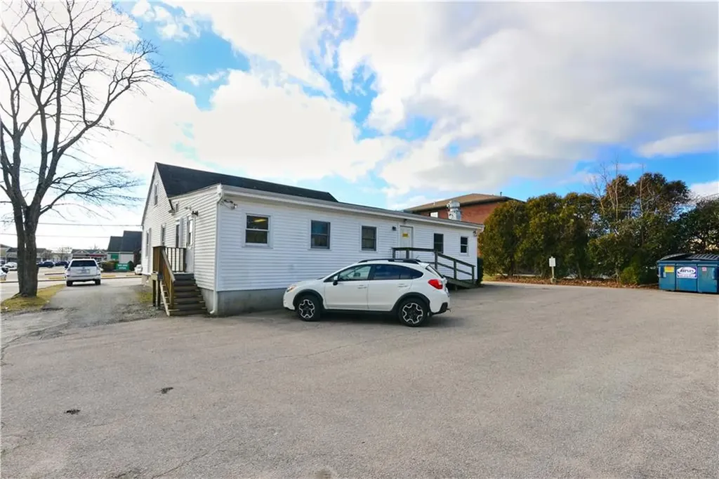 72 East Main Road Middletown RI 02842