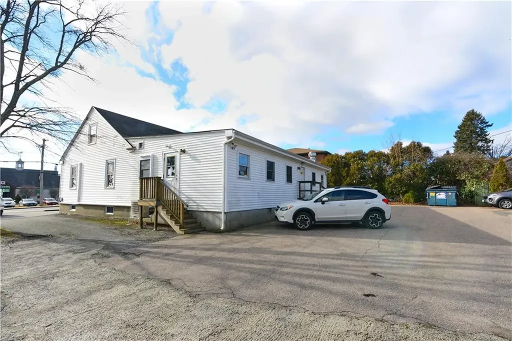 72 East Main Road Middletown RI 02842