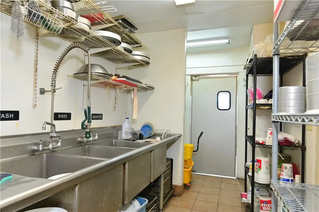 72 East Main Road Middletown RI 02842