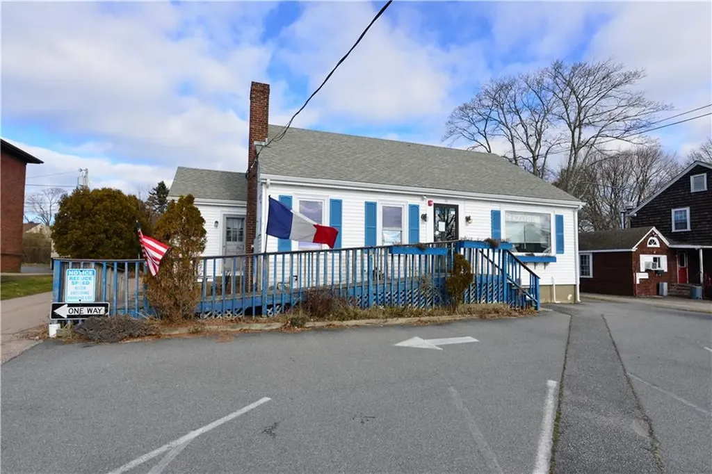 72 East Main Road Middletown RI 02842