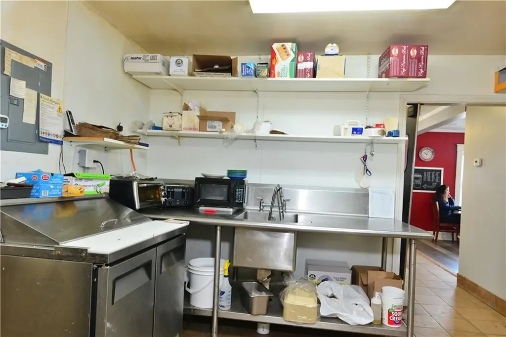 72 East Main Road Middletown RI 02842