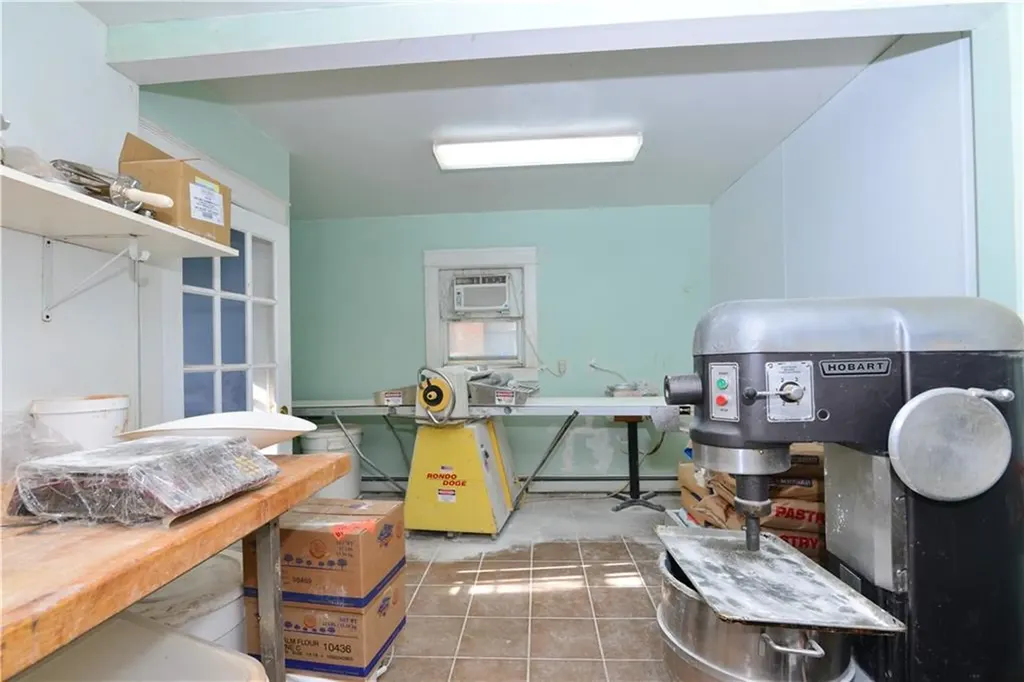 72 East Main Road Middletown RI 02842
