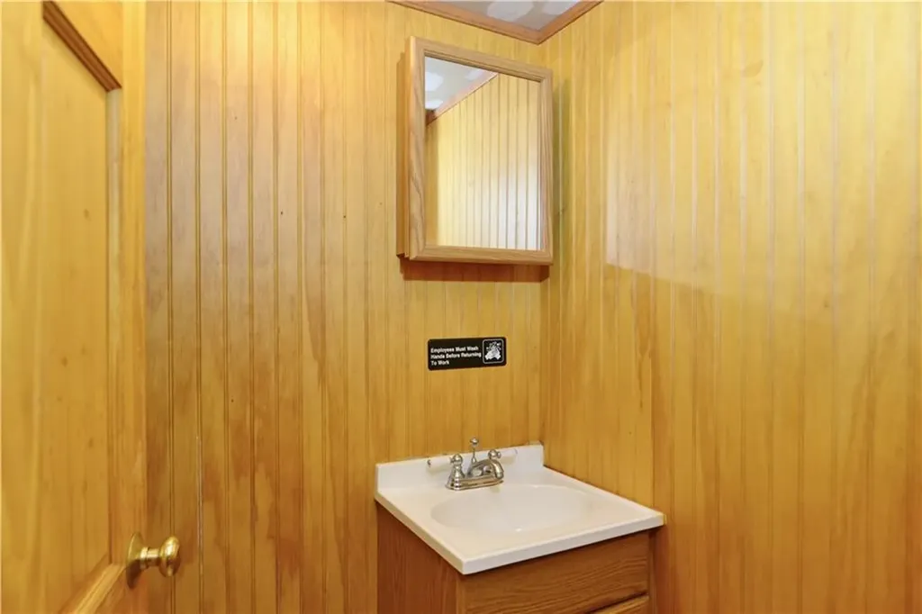 72 East Main Road Middletown RI 02842
