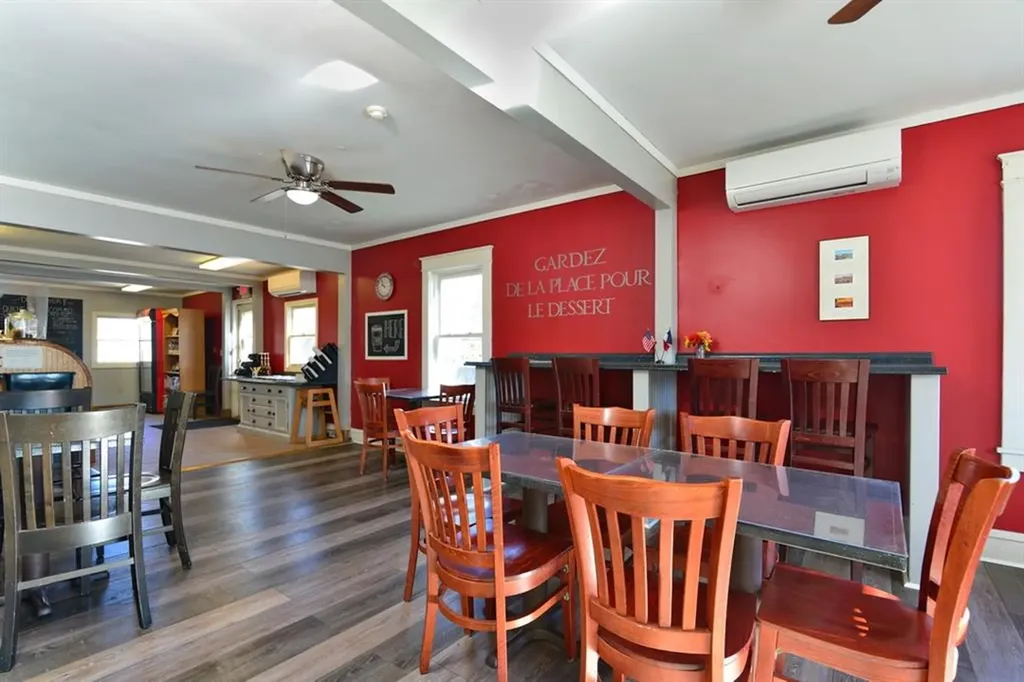 72 East Main Road Middletown RI 02842
