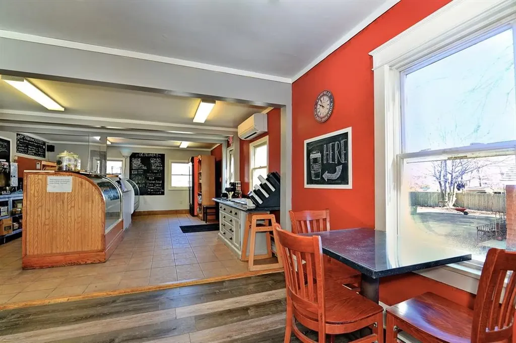 72 East Main Road Middletown RI 02842