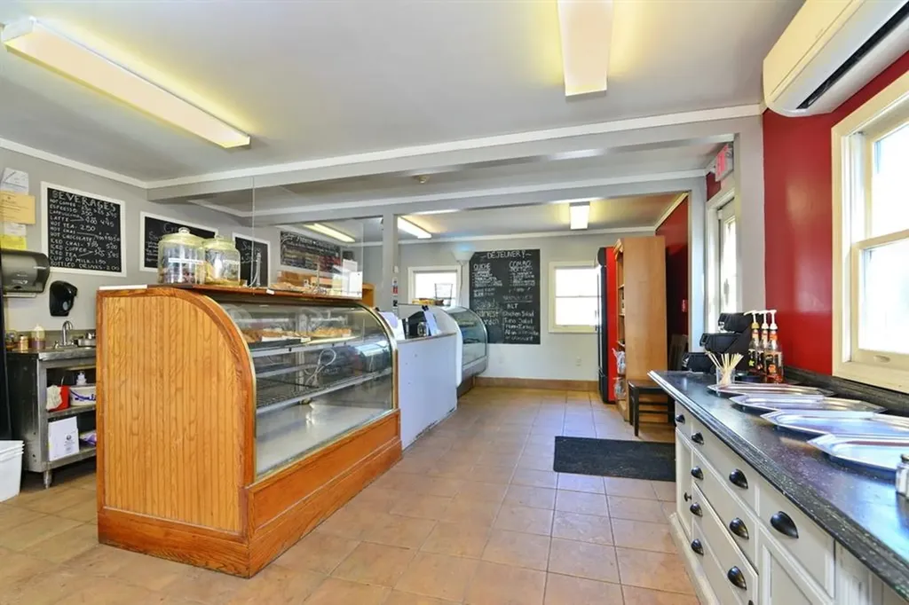 72 East Main Road Middletown RI 02842