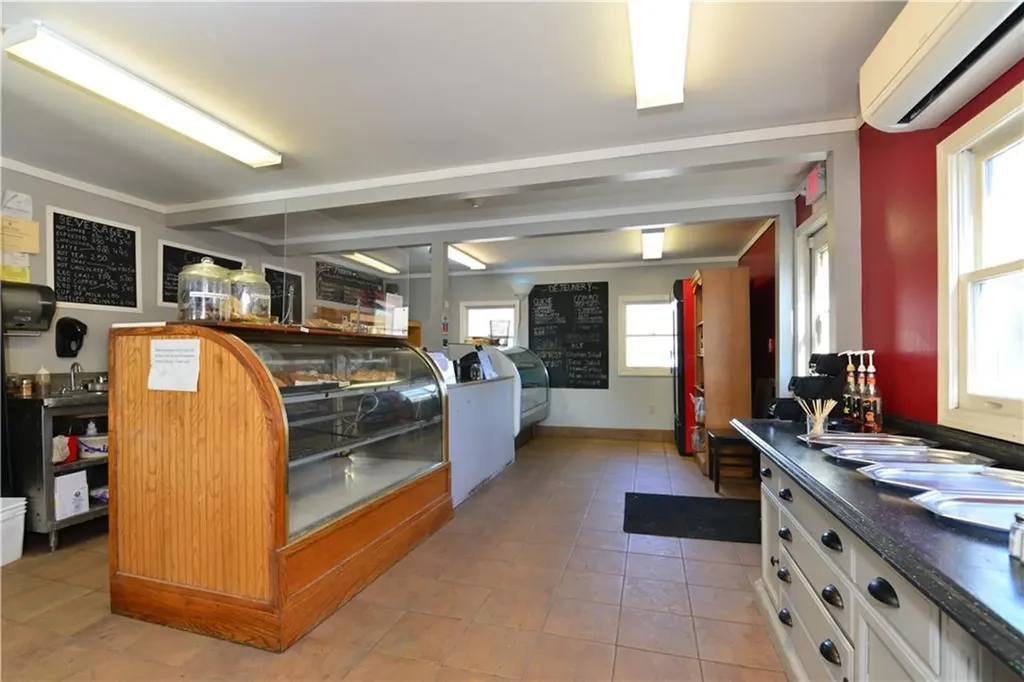 72 East Main Road Middletown RI 02842
