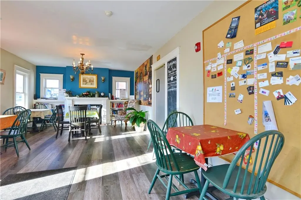 72 East Main Road Middletown RI 02842