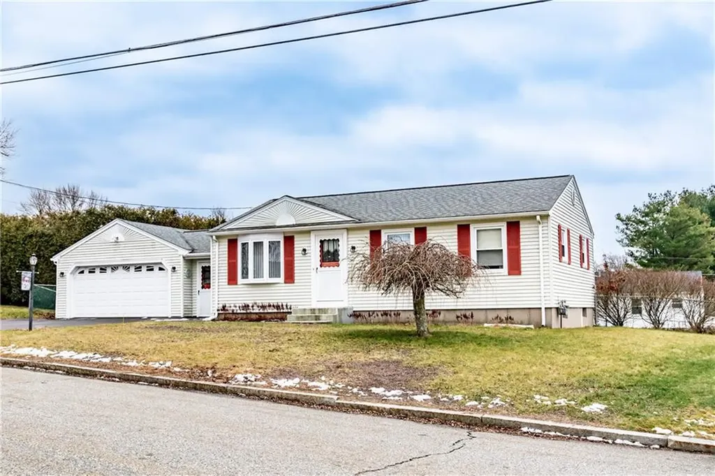 57 Woodhaven Road Woonsocket RI 02895