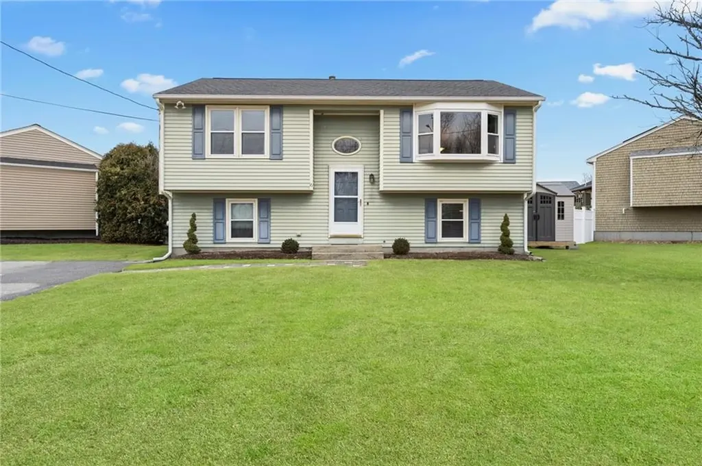 16 Mallory Court Cranston RI 02910