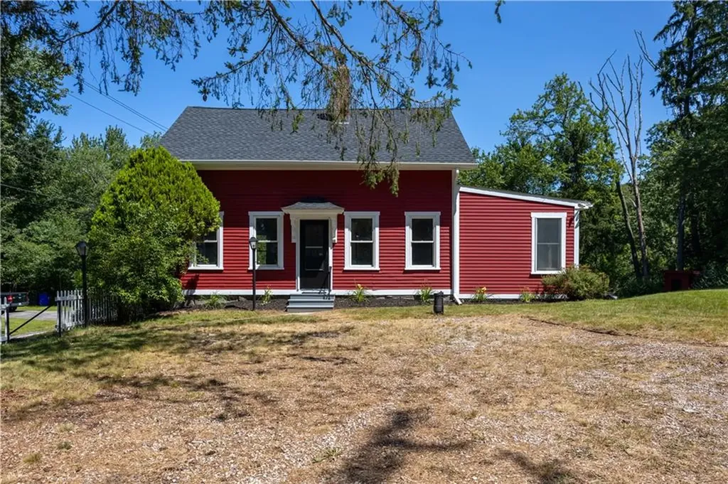39 Laurel Street Hopkinton RI 02804