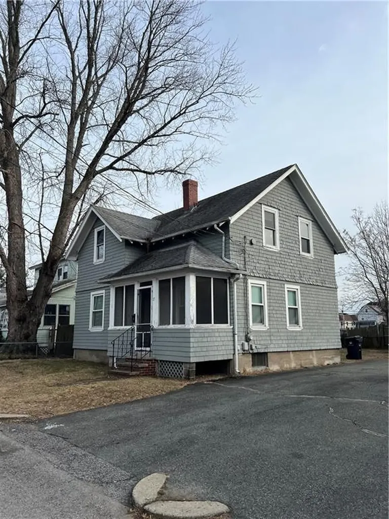 15 Foster Street Pawtucket RI 02861