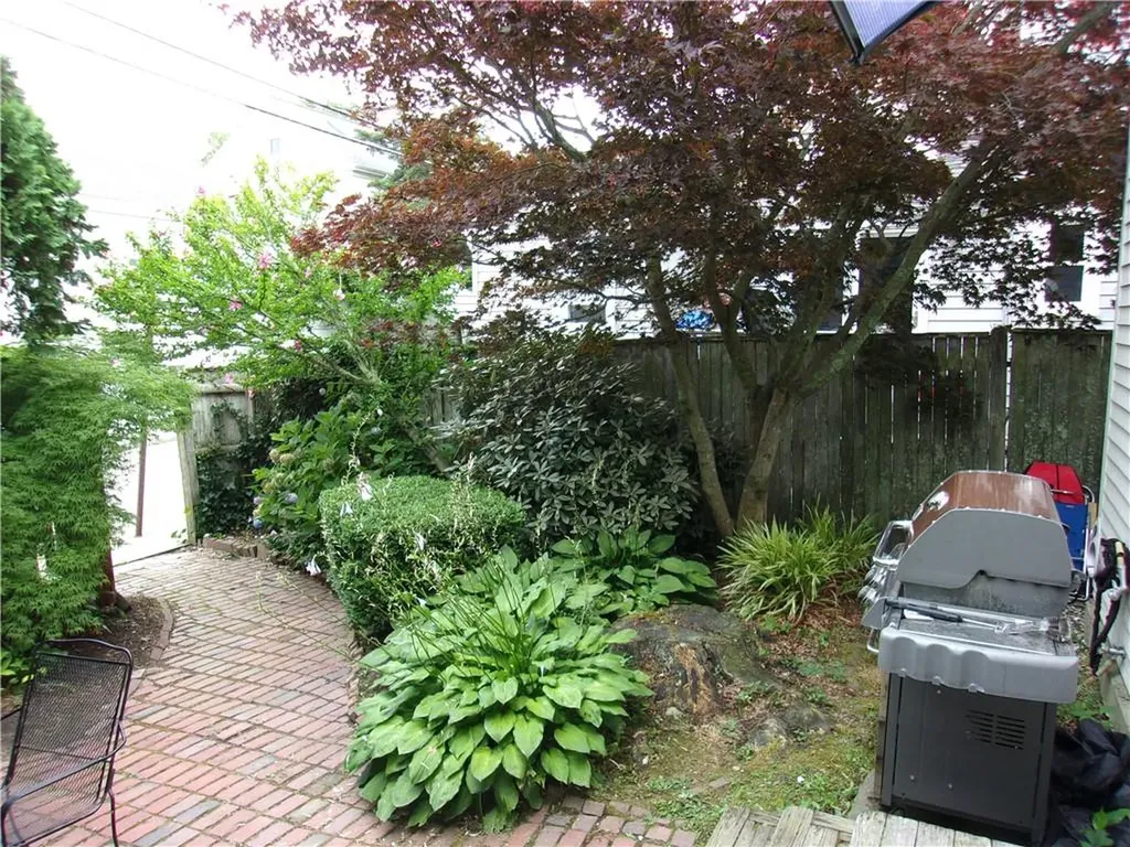 22 Dixon Street Newport RI 02840