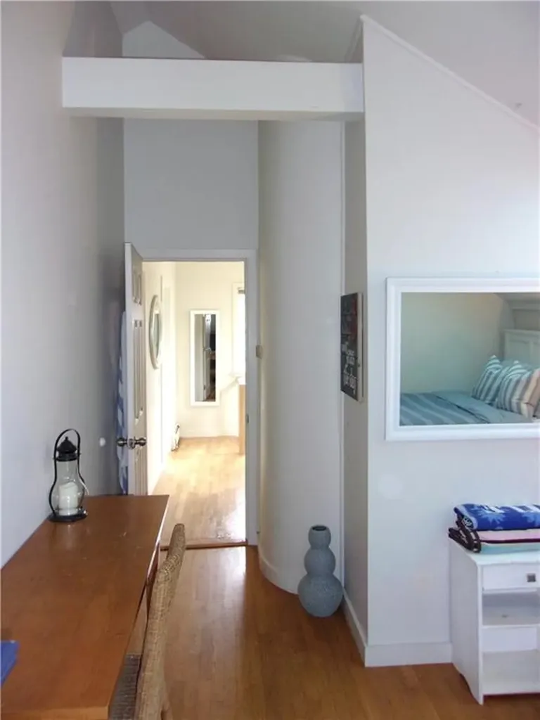 22 Dixon Street Newport RI 02840