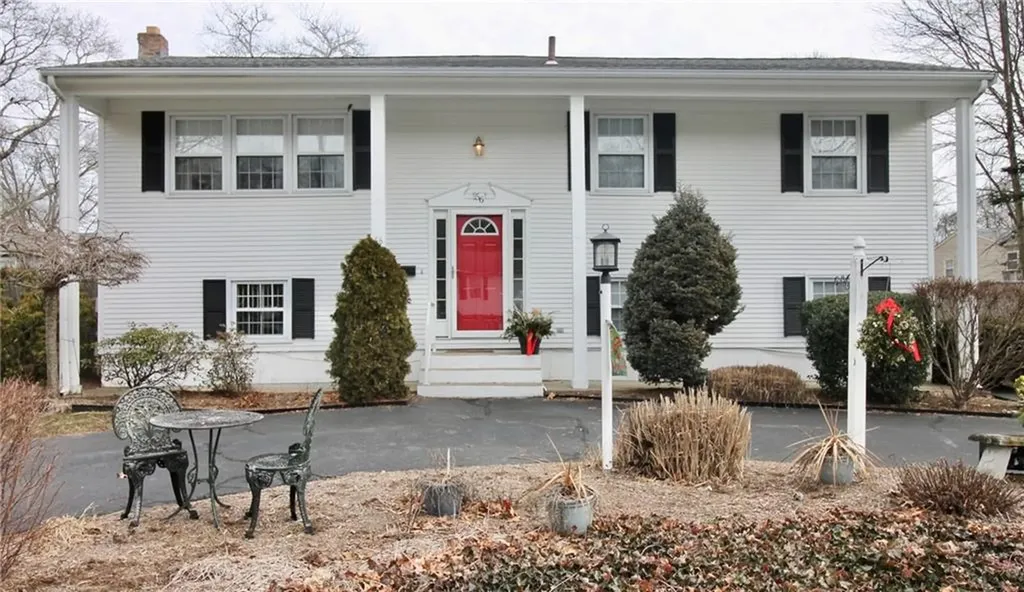 56 Green River Avenue Warwick RI 02889