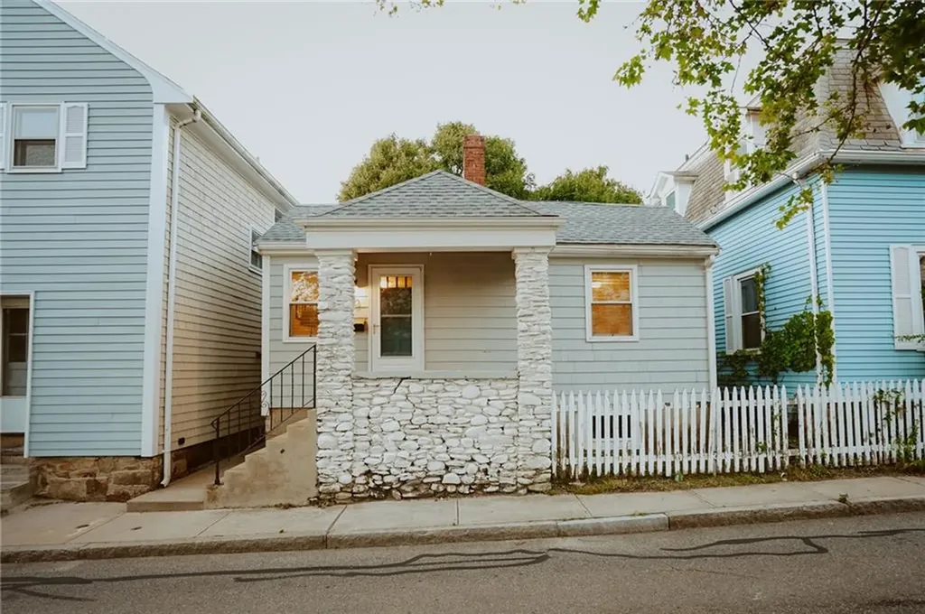 30 Dixon Street Newport RI 02840