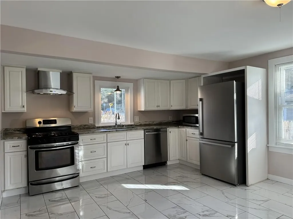 60 River Road Lincoln RI 02865