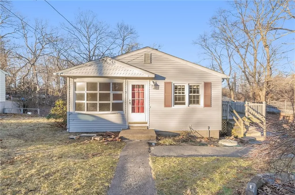 5 Packard Avenue Warwick RI 02886