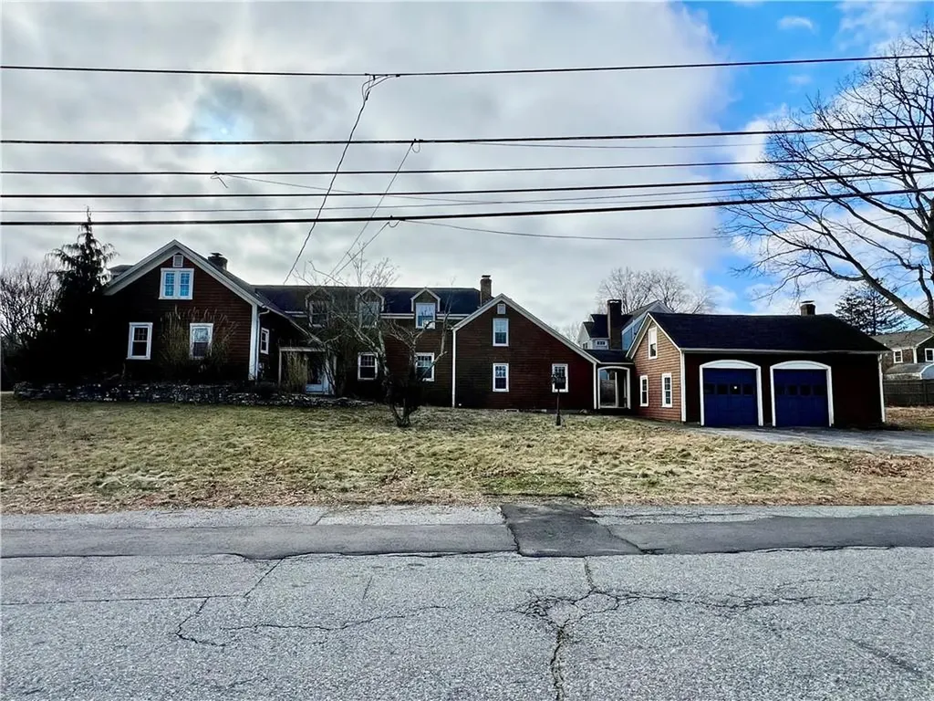 61 Governor Bradford Drive Barrington RI 02806