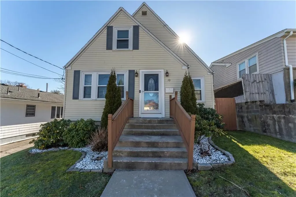 10 Wakefield Avenue Cranston RI 02920